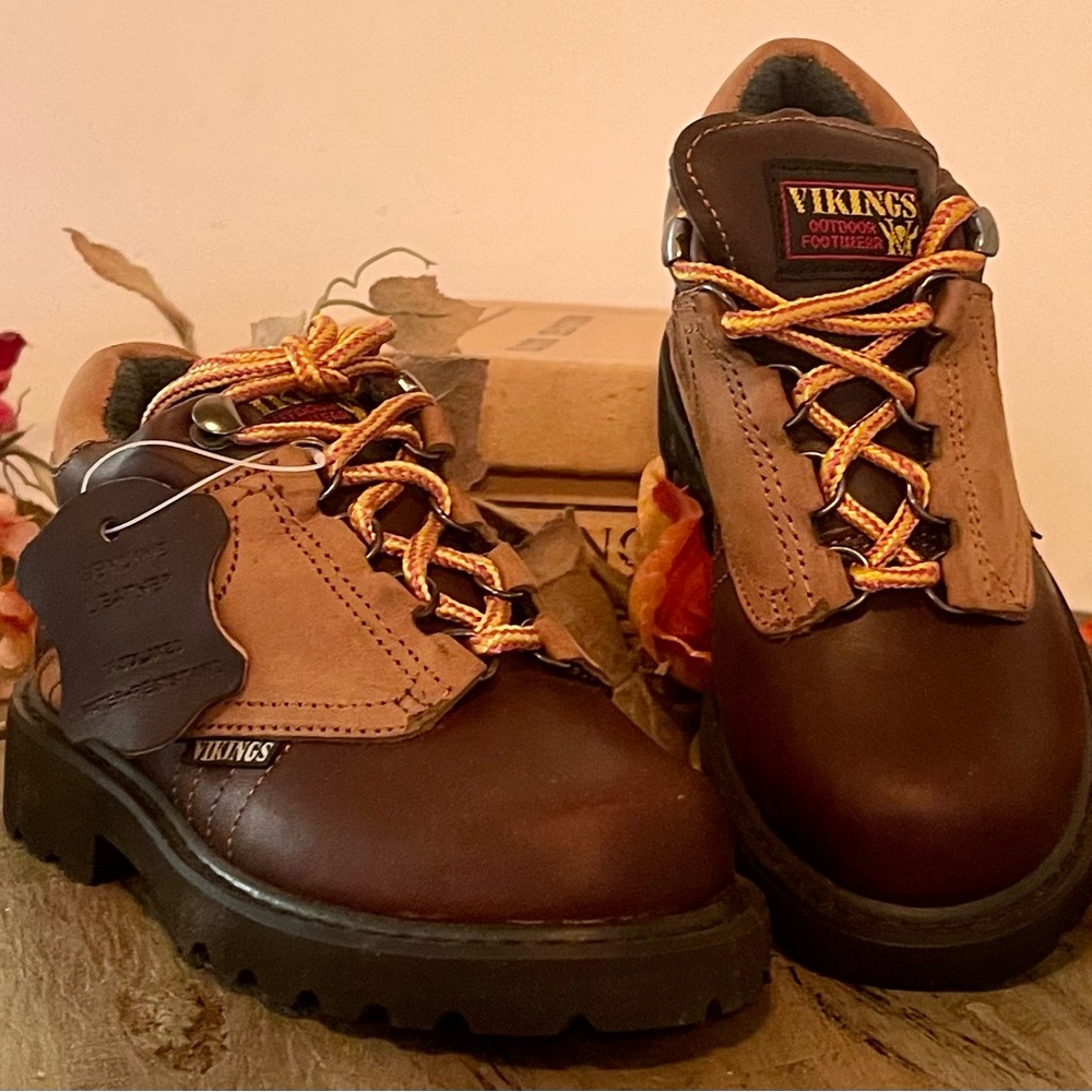 Viking Children’s classic boot. Genuine leather with heavy duty rubber soles.